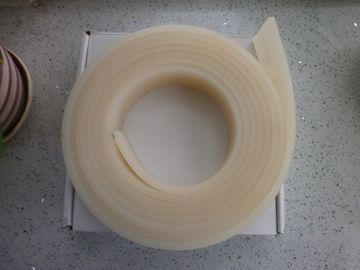 China Weiße scharfe Siebdruck-Gummiwalzen-Blatt-Abnutzung beständige 50 * 9 für Behälter fournisseur