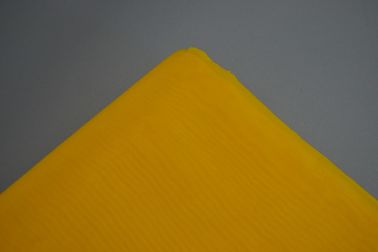 China Verschleißfestigkeits-Polyester-Einzelfaden-Masche 77T - 55dia für Regenmantel-Fabrik fournisseur